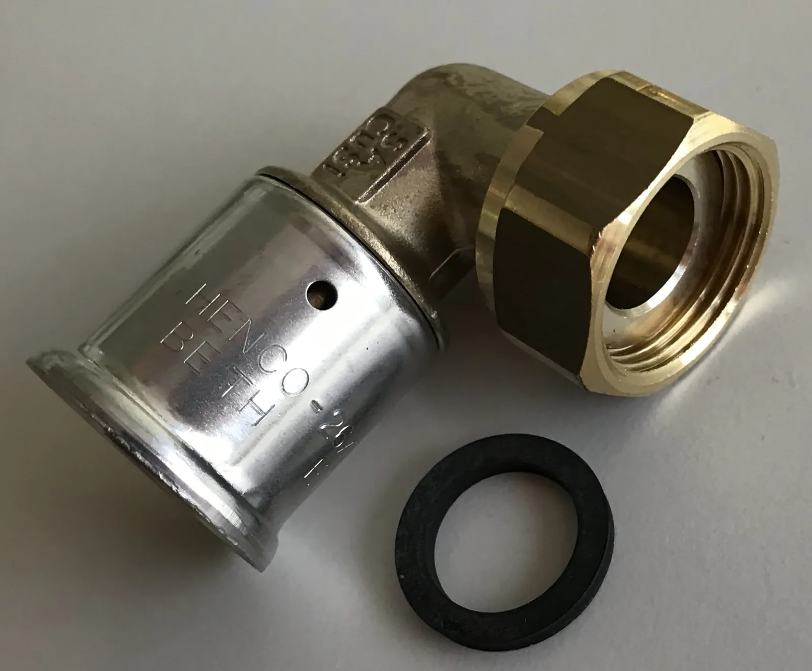 Puristusyhdistäjä muhvi-kierre Henco Henco PVDF Puristusliittimet 16mm x 3/4" SK., pyör.mut. 90